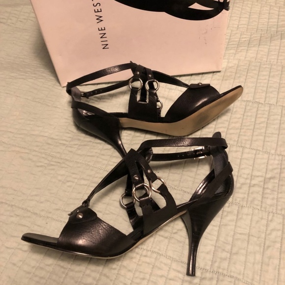 Nine West Size 9 Wide Width Black Leather High Heel - Picture 2 of 12